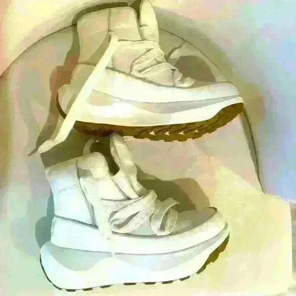 NWOT. The North Face, the Halseigh Waterproof Platform Booties. Color: C… - Picture 7 of 7